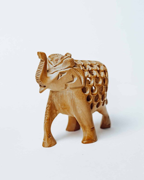 Où apprendre la sculpture sur bois traditionnelle dans les montagnes des Carpates?